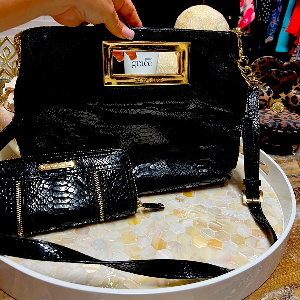 Michael Kors Black Leather ClutchCtossbody Bag with Matching Wallet!